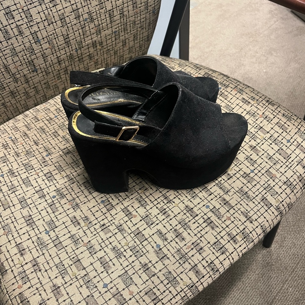 Platform Heels - Picture 4 of 6